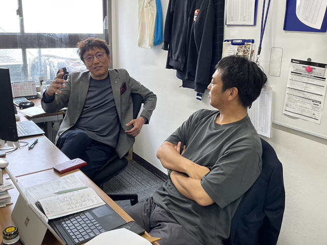 日高副理事長との打ち合わせの様子