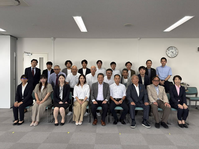 九州・沖縄ブロック会参加者の集合写真