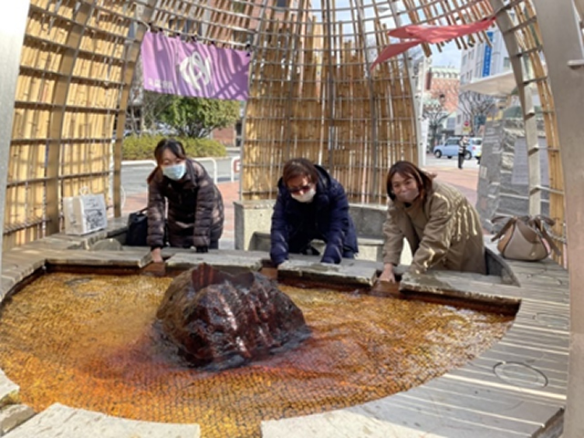 別府駅前の手湯